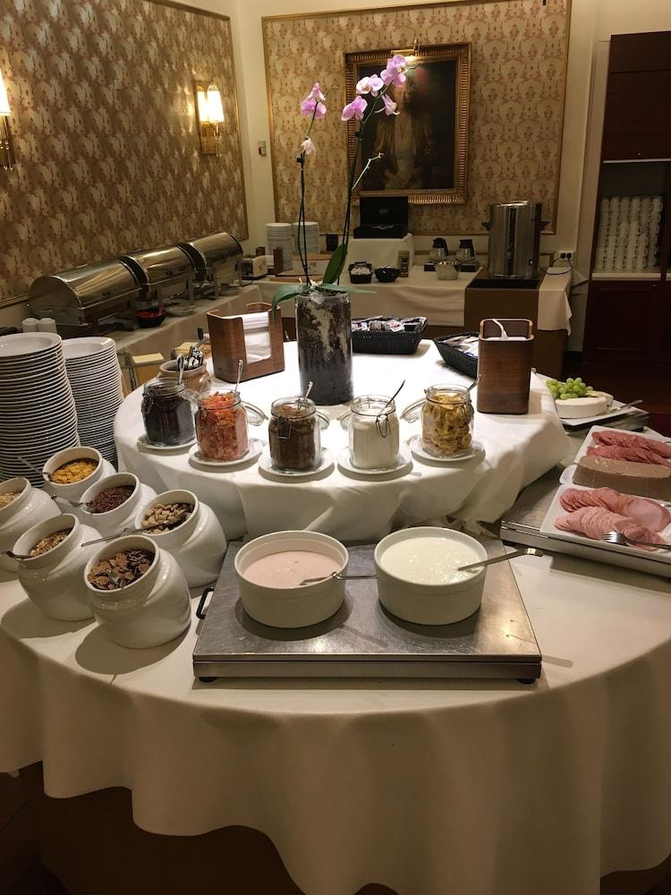 เฮลนัน เฟอนิกซ์ โฮเต็ล Hotel อัลบอร์ ภายนอก รูปภาพ