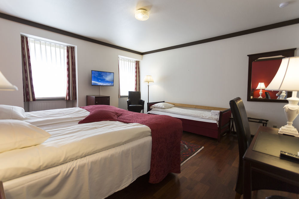 เฮลนัน เฟอนิกซ์ โฮเต็ล Hotel อัลบอร์ ภายนอก รูปภาพ